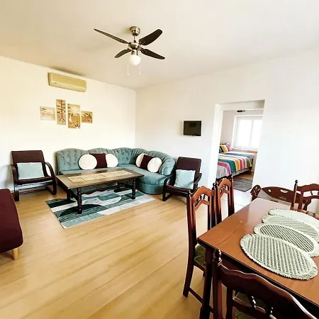 Apartmán By The